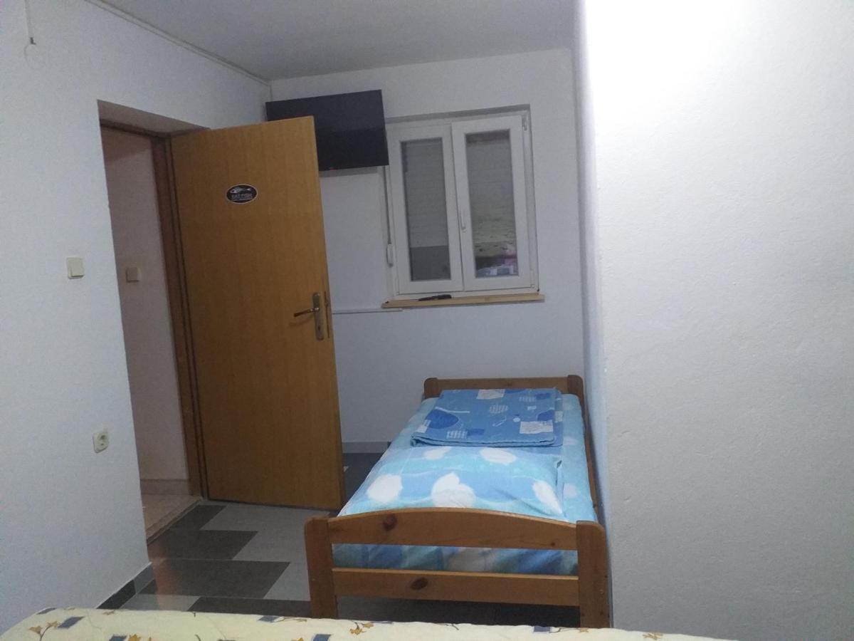 Apartmani Branka 르티나 외부 사진