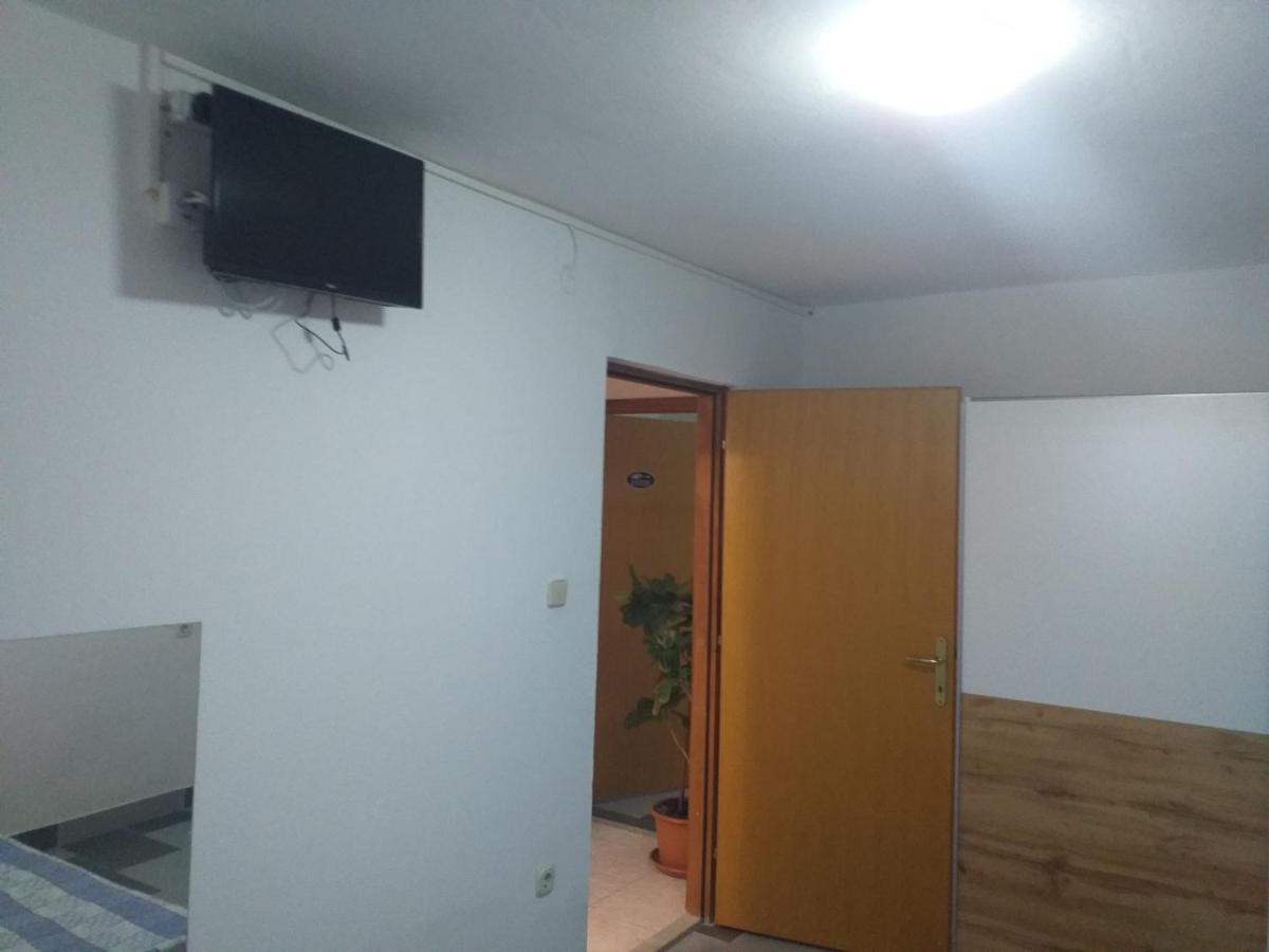 Apartmani Branka 르티나 외부 사진